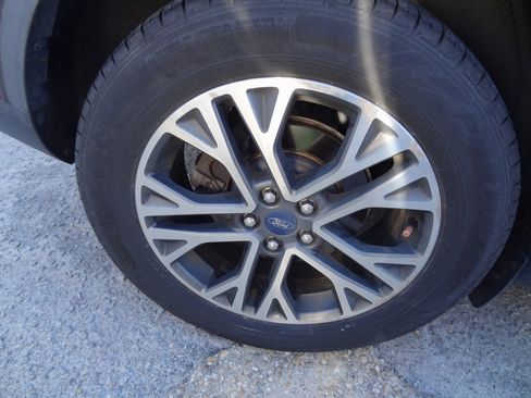 Used 2020 Ford Escape SEL image 8