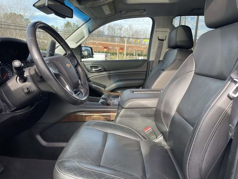 Used 2019 Chevrolet Tahoe LT w/ LT Signature Package image 17