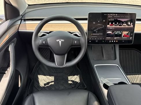 Used 2024 Tesla Model Y Long Range RWD image 14