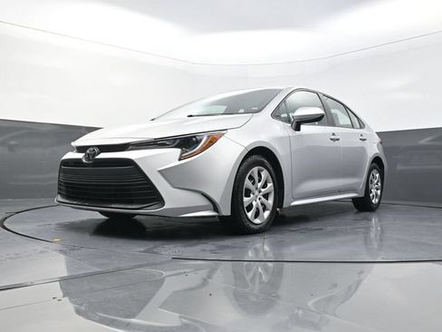 Used 2024 Toyota Corolla LE FWD image 33