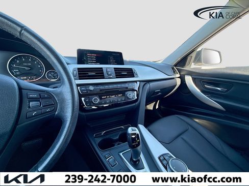 Used 2017 BMW 320i xDrive 320i xDrive image 25