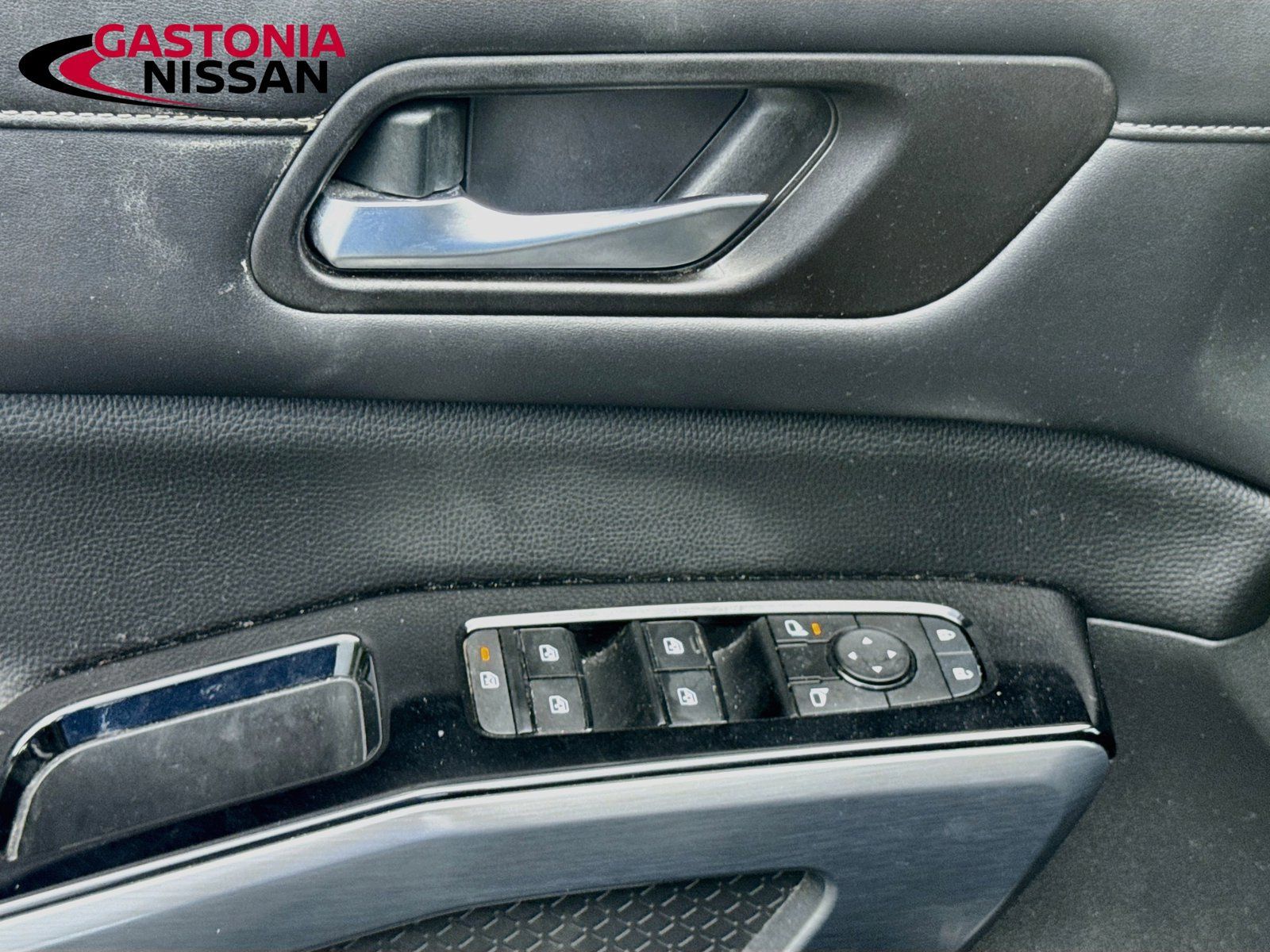 Used 2022 Nissan Pathfinder SL w/ Lighting Package (N92) FWD image 23