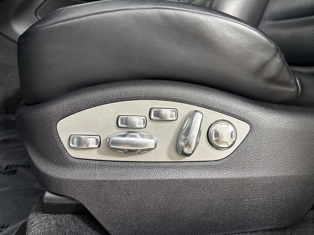 Certified 2024 Porsche Macan w/ Premium Plus Package AWD/4WD image 39