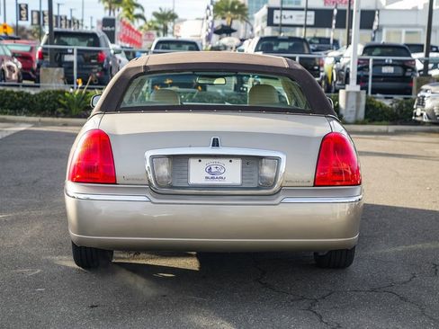 Used 2008 Lincoln Town Car Signature Limited image 6