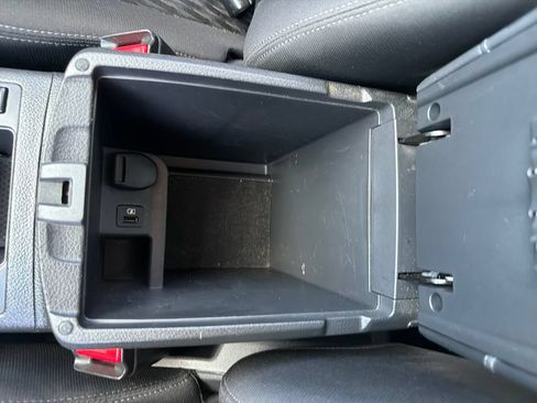 Used 2018 Nissan Rogue SV w/ Premium Package FWD image 43