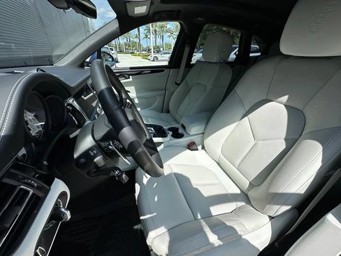 Certified 2026 Porsche Macan w/ Premium Package Plus AWD/4WD image 5