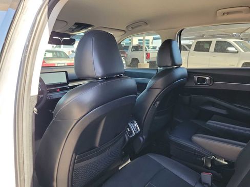 Used 2025 Kia Sorento EX FWD image 16