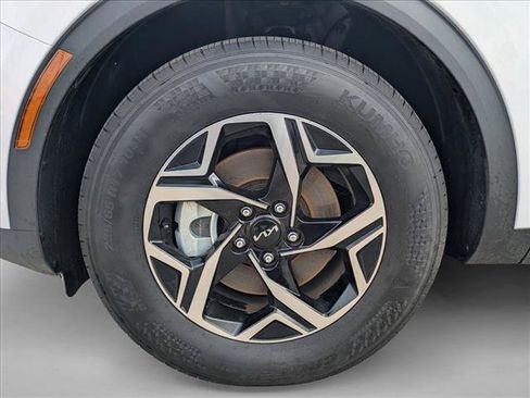 Used 2025 Kia Sportage LX FWD image 23