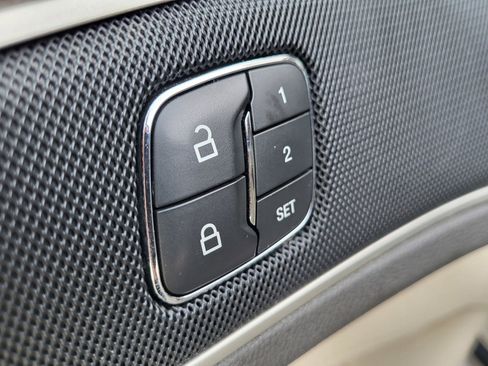 Used 2020 Lincoln MKZ w/ Convenience Package image 27