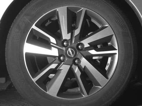 Used 2025 Nissan Versa SV FWD image 13