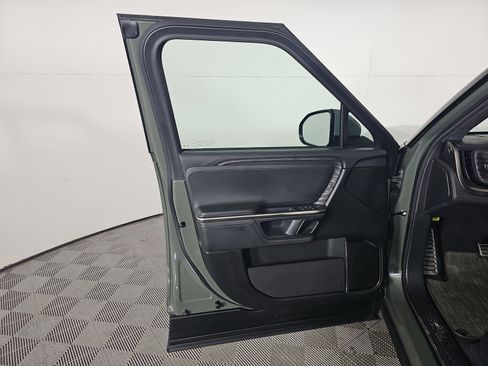 Used 2022 Rivian R1S Launch Edition image 16