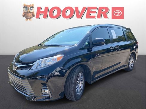 Used 2020 Toyota Sienna XLE image 6