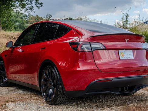 Used 2022 Tesla Model Y Performance AWD/4WD image 3