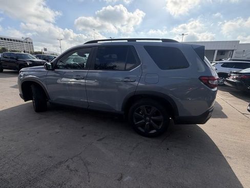 Used 2025 Honda Pilot Sport image 7