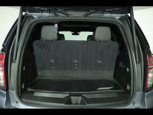 Used 2021 Chevrolet Tahoe Z71 w/ Z71 Signature Package image 12