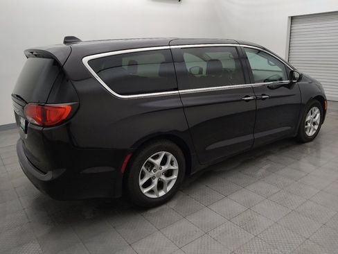 Used 2019 Chrysler Pacifica Touring Plus w/ Tire & Wheel Group FWD image 10