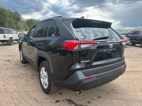 Used 2020 Toyota RAV4 LE AWD/4WD image 3