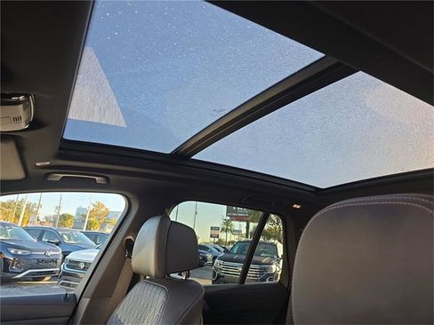 Used 2025 BMW X5 xDrive50e image 25