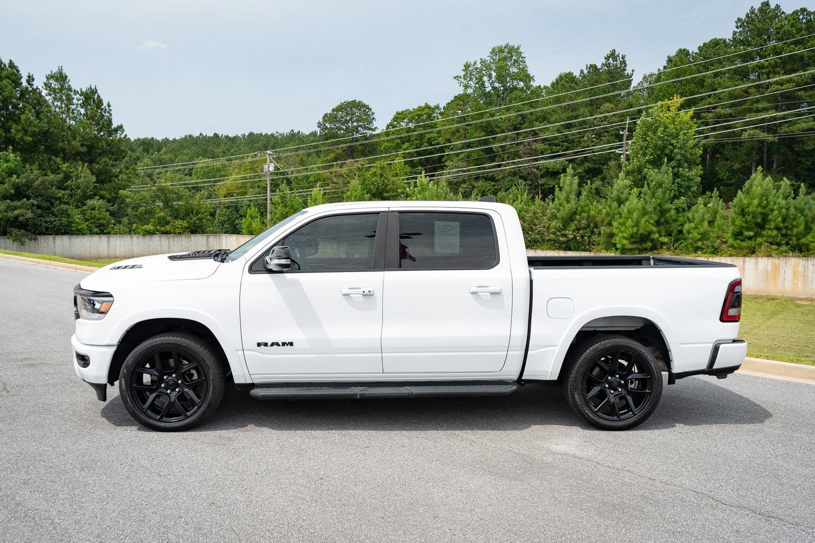 Used 2022 RAM 1500 Laramie AWD/4WD image 5