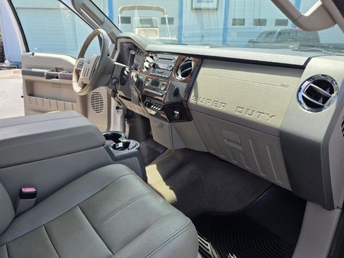 Used 2010 Ford F250 XL AWD/4WD image 11