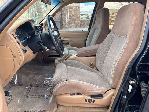 Used 1996 Ford Explorer XLT image 10