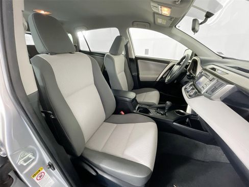 Used 2015 Toyota RAV4 LE AWD/4WD image 28
