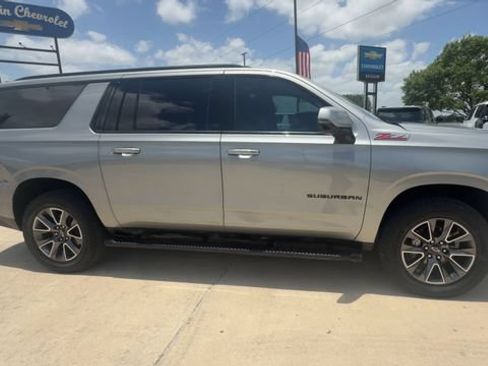 Used 2024 Chevrolet Suburban Z71 w/ Luxury Package AWD/4WD image 9
