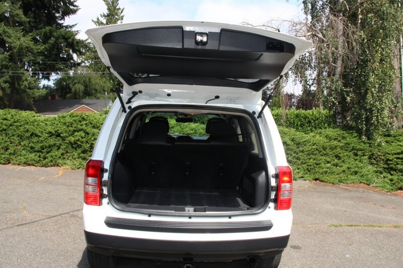 Used 2015 Jeep Patriot High Altitude AWD/4WD image 17