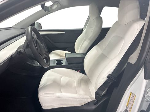 Certified 2023 Tesla Model Y Long Range AWD/4WD image 9