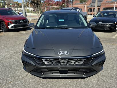 New 2025 Hyundai Elantra Limited w/ Cargo Package