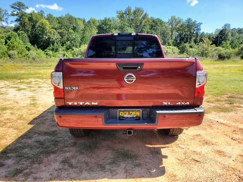Used 2018 Nissan Titan SL image 9