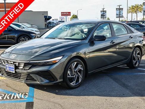 Used 2025 Hyundai Elantra Sport FWD image 3