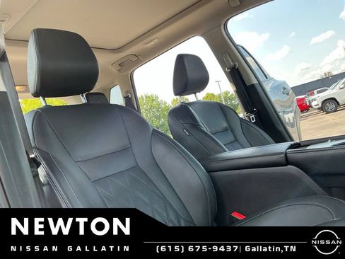 Used 2021 Nissan Rogue Platinum FWD image 16