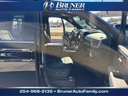 New 2026 GMC Yukon Denali w/ Sun & Power Step Package image 19