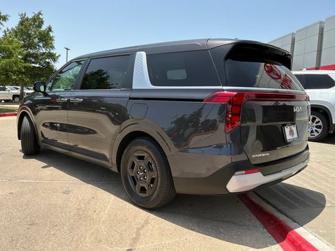 Used 2026 Kia Carnival FWD image 8