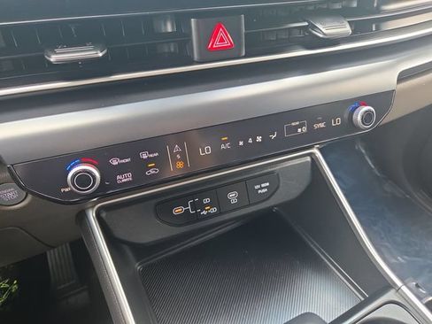 Certified 2026 Kia Carnival FWD image 25