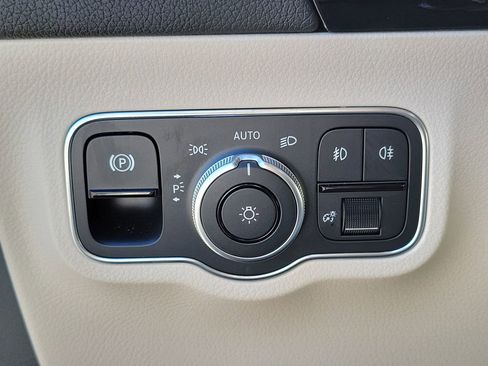 Certified 2025 Mercedes-Benz GLA 250 image 26