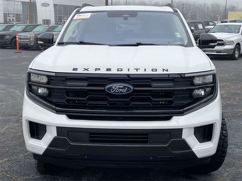 Used 2025 Ford Expedition Active image 8