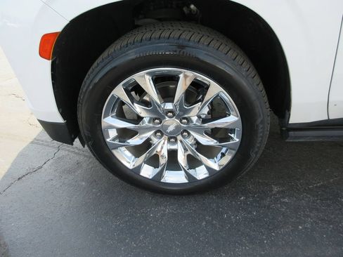 Used 2021 Chevrolet Suburban High Country w/ Premium Package 2 AWD/4WD image 14