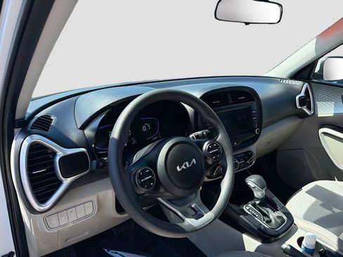 Used 2025 Kia Soul S FWD image 9