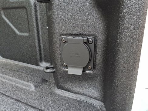 New 2025 GMC Sierra 2500 SLE w/ SLE Value Package; image 7