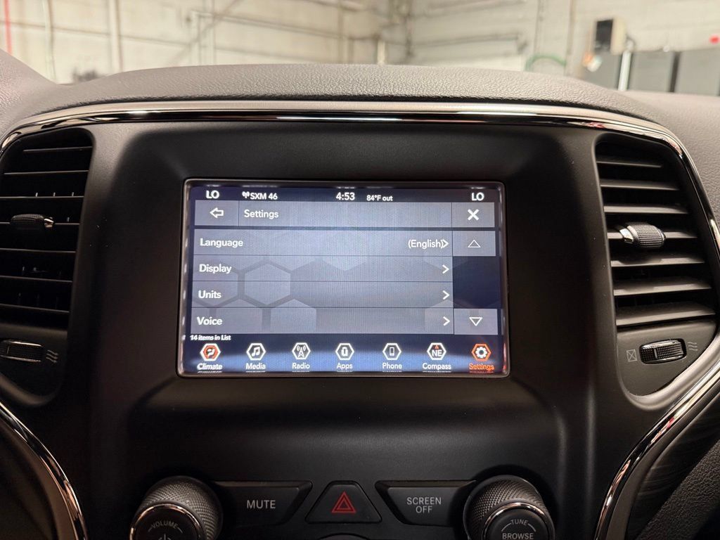 Certified 2020 Jeep Grand Cherokee Laredo AWD/4WD image 17