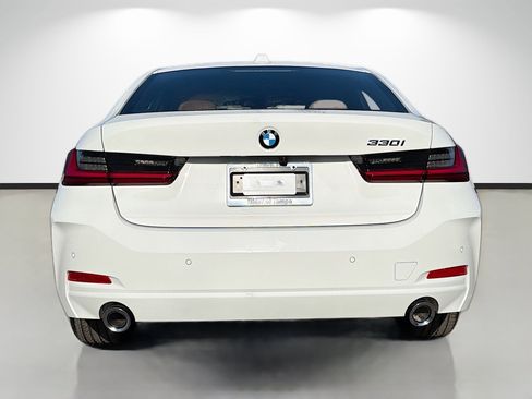 Used 2026 BMW 330i Sedan w/ Parking Assistance Package RWD image 4