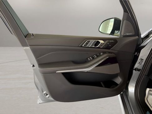 Used 2026 BMW X7 xDrive40i w/ M Sport Package image 16