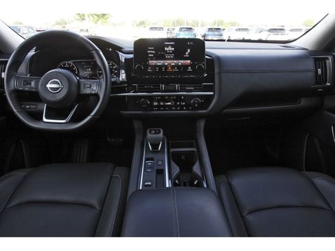 Certified 2025 Nissan Pathfinder SL FWD image 12