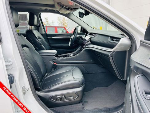 Used 2022 Jeep Grand Cherokee L Limited w/ Luxury Tech Group II image 39