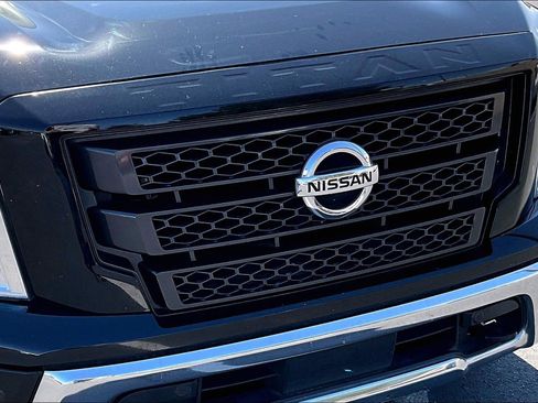 Used 2021 Nissan Titan SV w/ SV Convenience Package image 27
