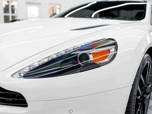 Used 2016 Aston Martin Vanquish Coupe image 12