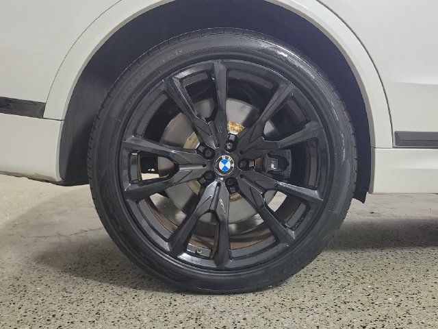 Used 2021 BMW X7 M50i w/ Executive Package AWD/4WD image 5
