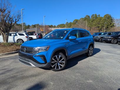Used 2022 Volkswagen Taos SE w/ Panoramic Sunroof Package